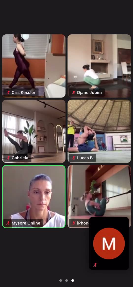 Turma praticando junta no Mysore Online